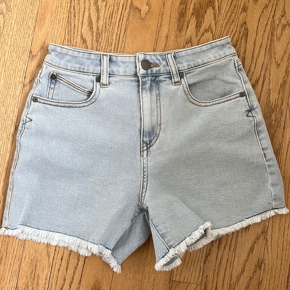 Volcom Pants - NWOT- Volcom denim cutoff shorts